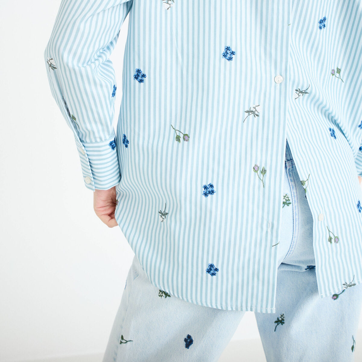 Chemise oversize brod&eacute;e Bridgerton bleu clair femme