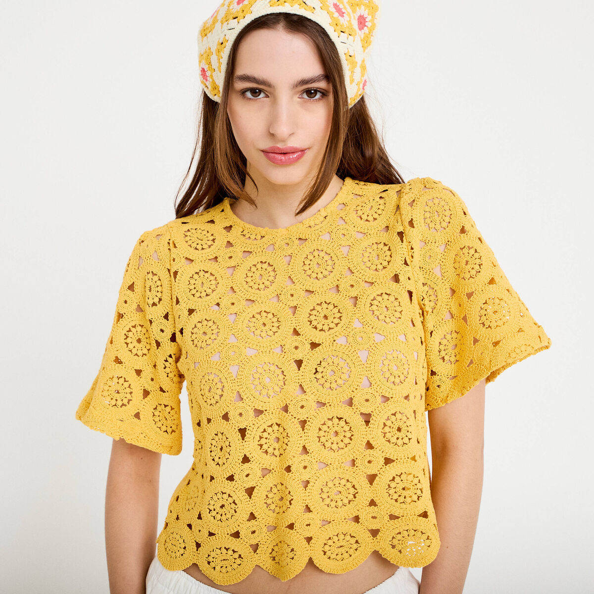 T-shirt macram&eacute; col rond jaune femme