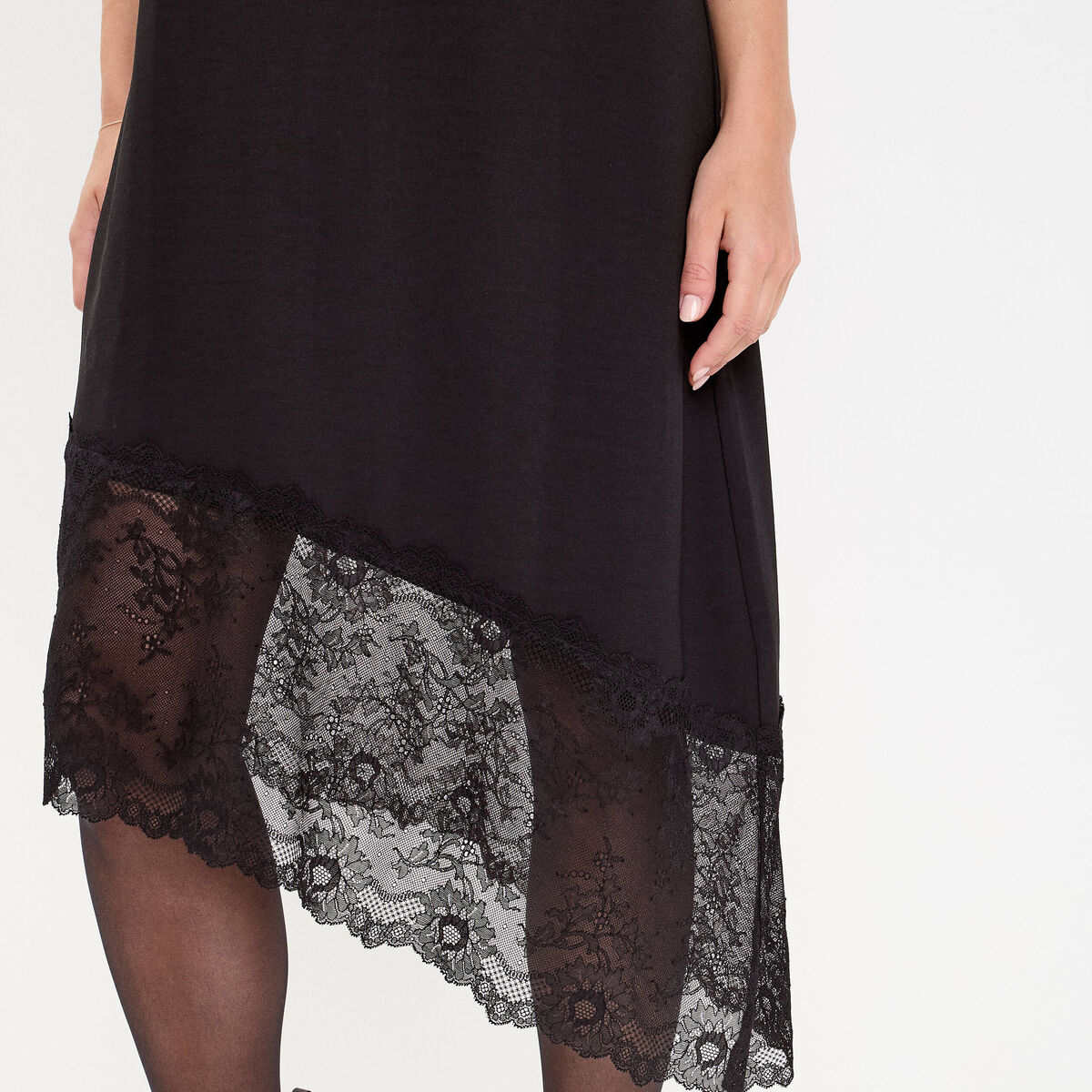 Robe longue droite col v satin&eacute;e noir femme