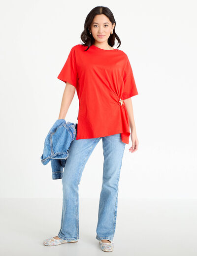 T-shirt &agrave; fronces avec bijou rouge femme