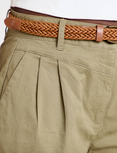 Short chino ceintur&eacute; vert femme