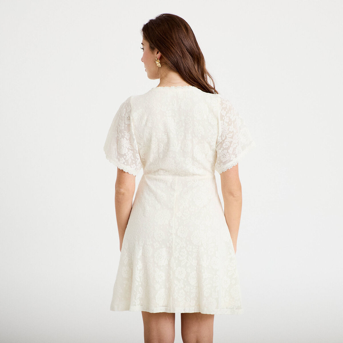 Robe courte &eacute;vas&eacute;e col v dentelle ecru femme