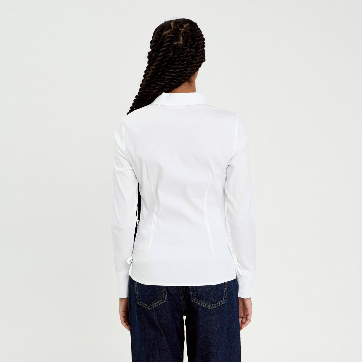Chemise cintr&eacute;e courte col classique ecru femme