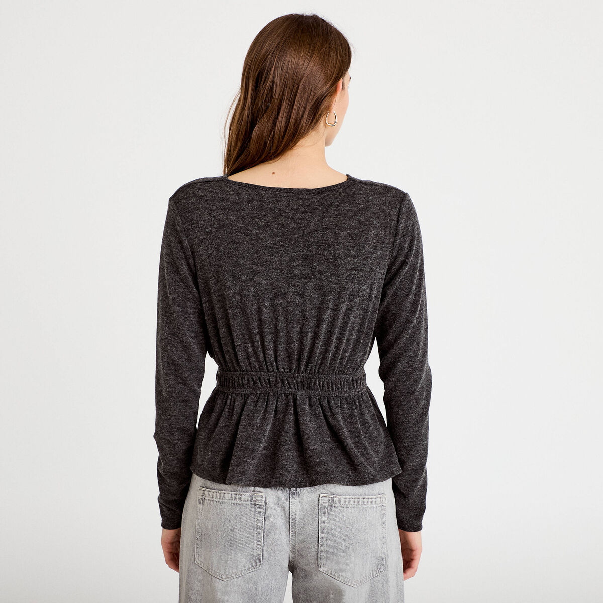 Blouse cintr&eacute;e col v manches longues gris fonc&eacute; femme