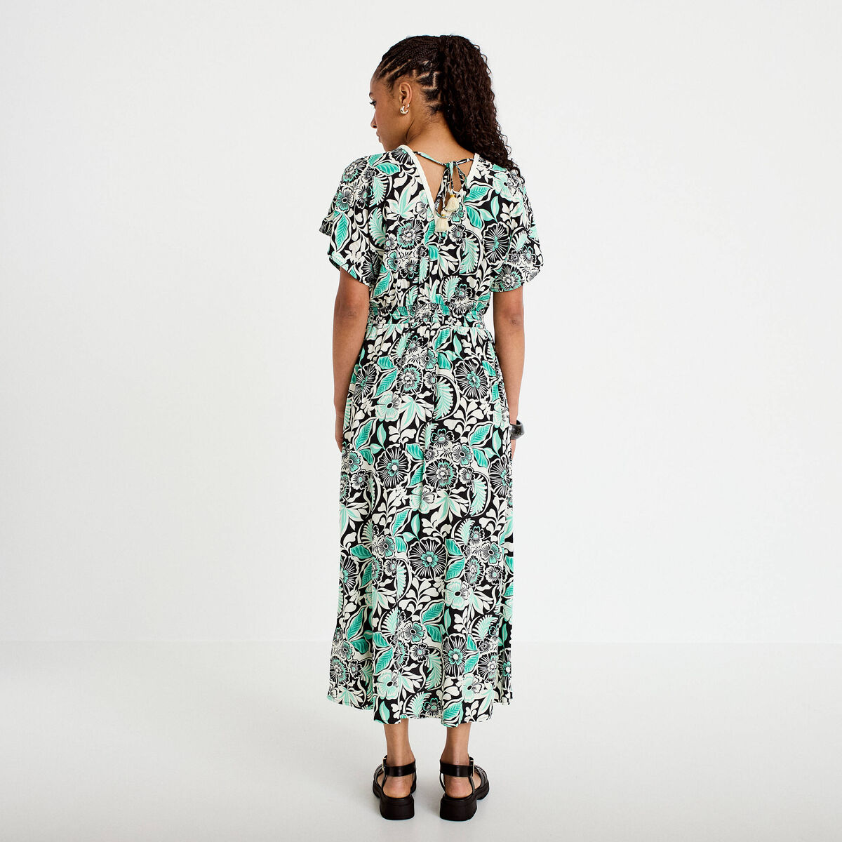 Robe &eacute;vas&eacute;e 3/4 col v manches courtes noir femme