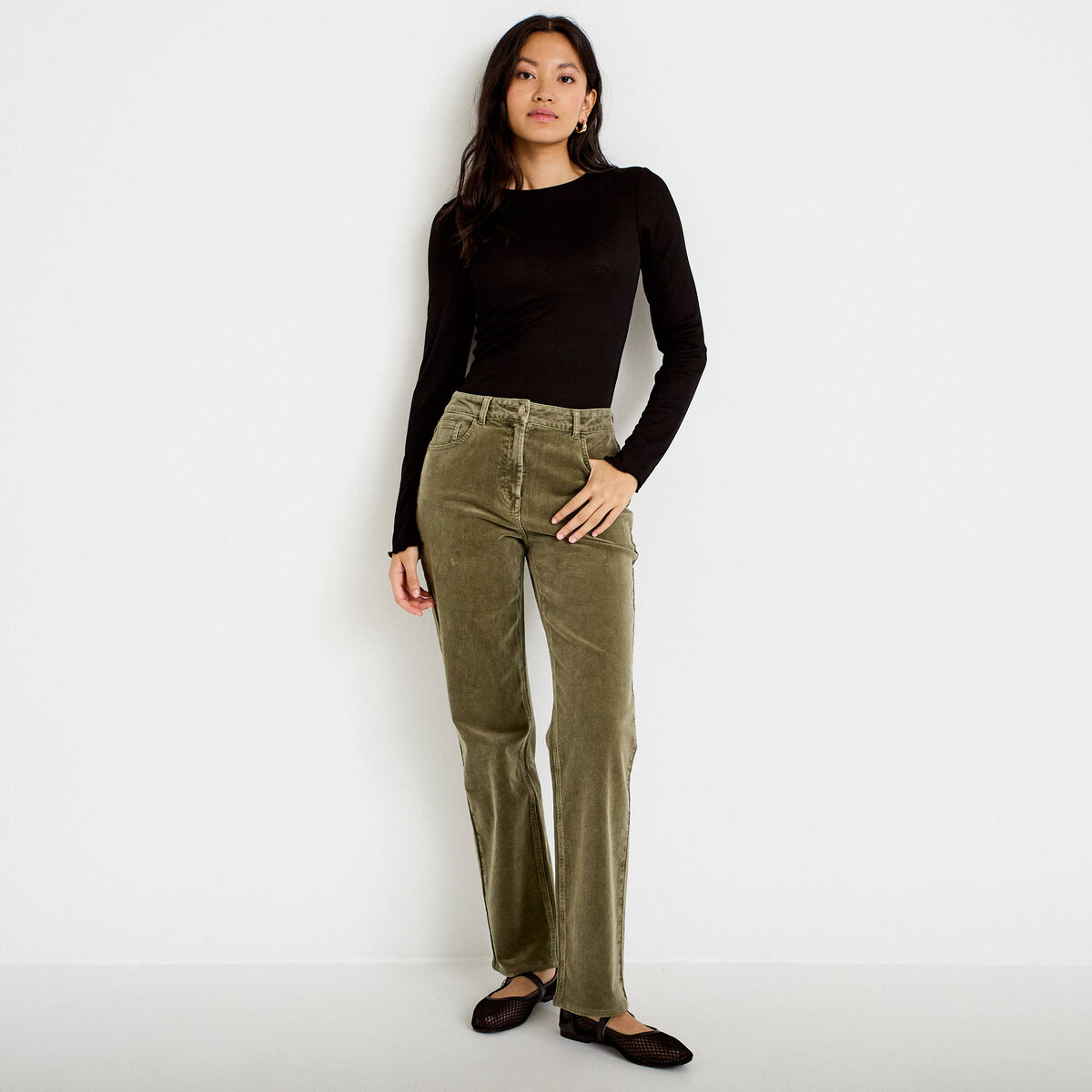 Pantalon droit en velours vert kaki femme