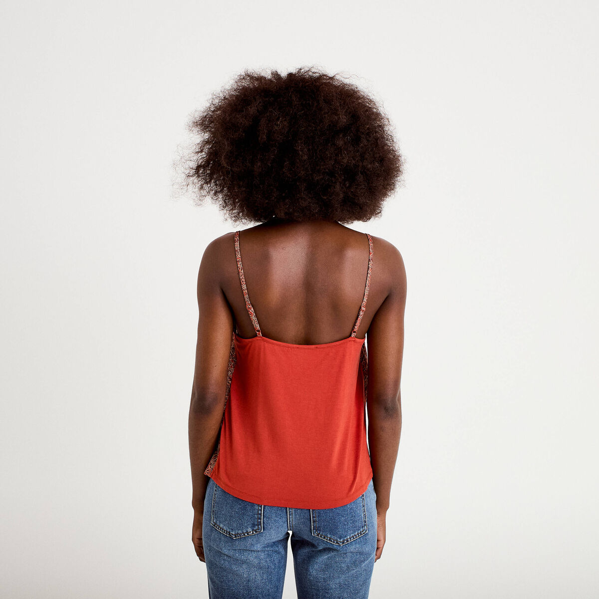 D&eacute;bardeur d&eacute;tail dentelle rouge fonc&eacute; femme