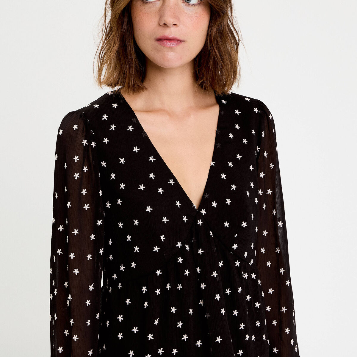 Blouse brod&eacute;e volant&eacute;e noir femme