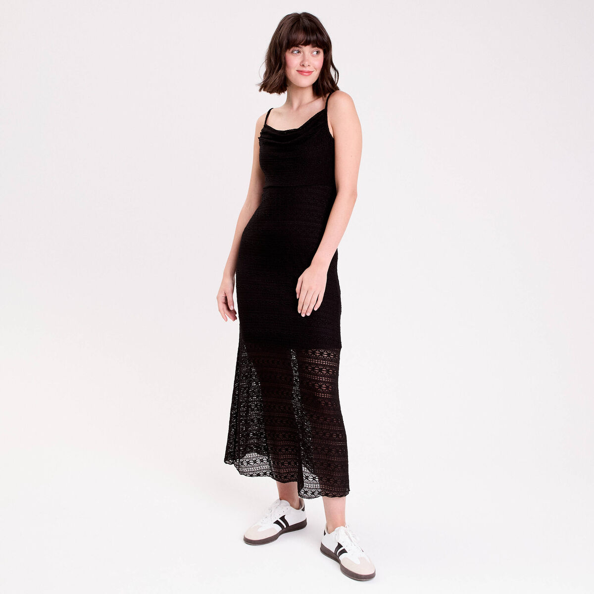 Robe longue droite col b&eacute;nitier dentelle noir femme