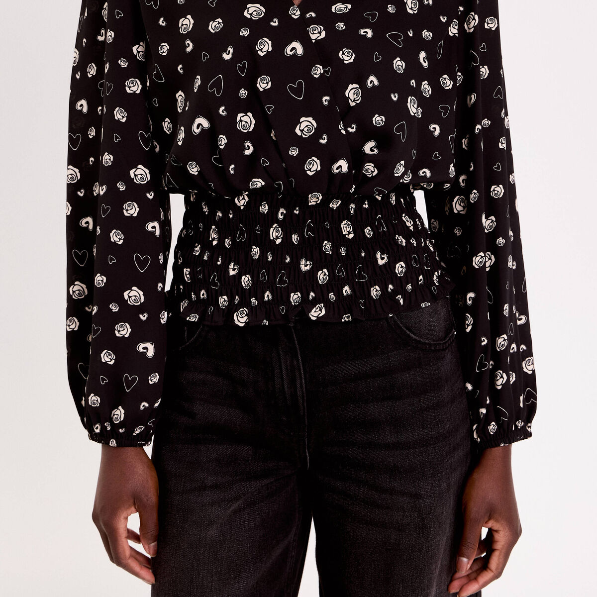 Blouse courte taille smock&eacute;e noir femme