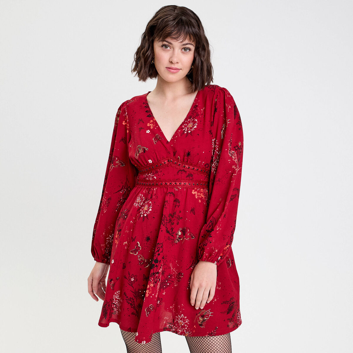 Robe &eacute;vas&eacute;e d&eacute;tails clout&eacute;s rouge fonc&eacute; femme