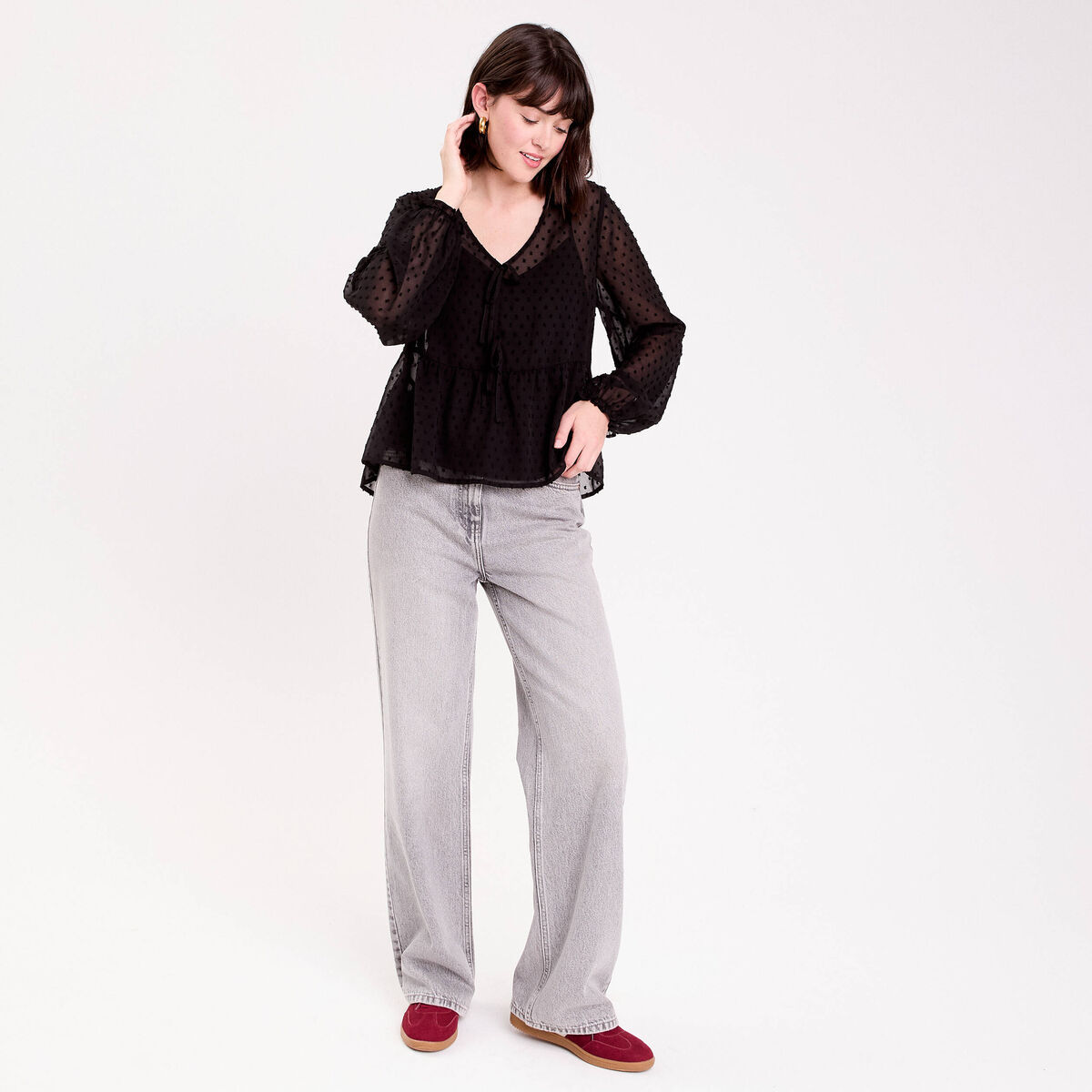 Blouse courte droite col v noir femme