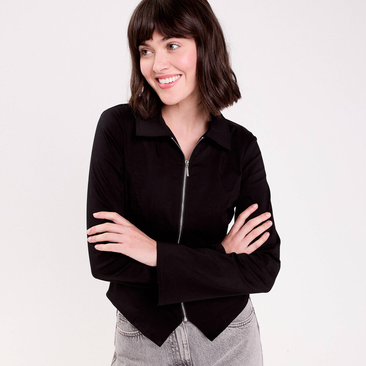 Chemise courte bas resserr&eacute; noir femme