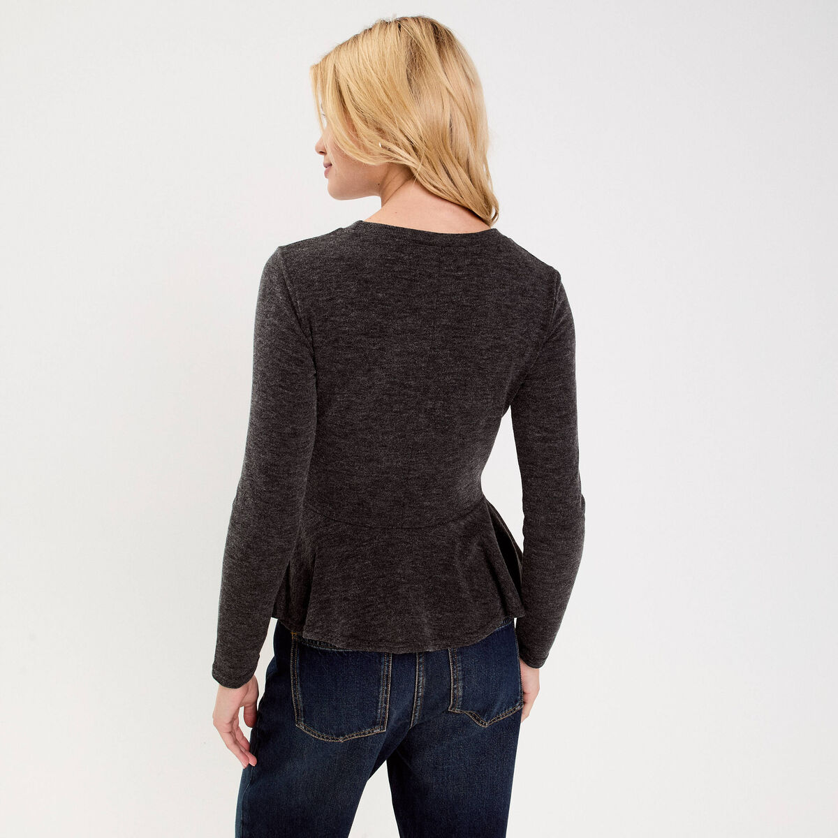 Pull ajust&eacute; court manches longues gris fonc&eacute; femme