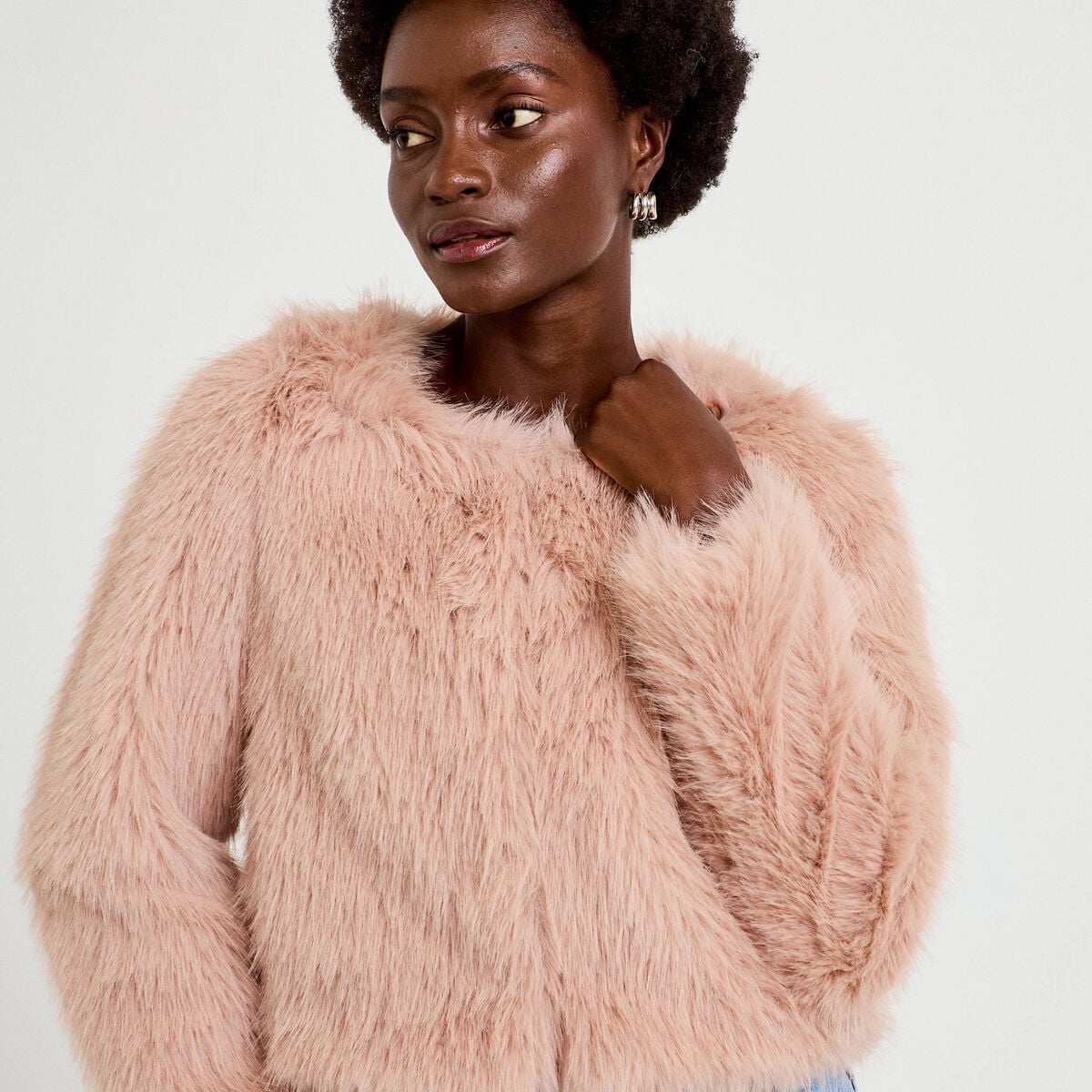 Veste droite fausse fourrure col rond rose poudr&eacute;e femme