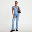 T-shirt ajust&eacute; court d&eacute;collet&eacute; dentelle bleu femme