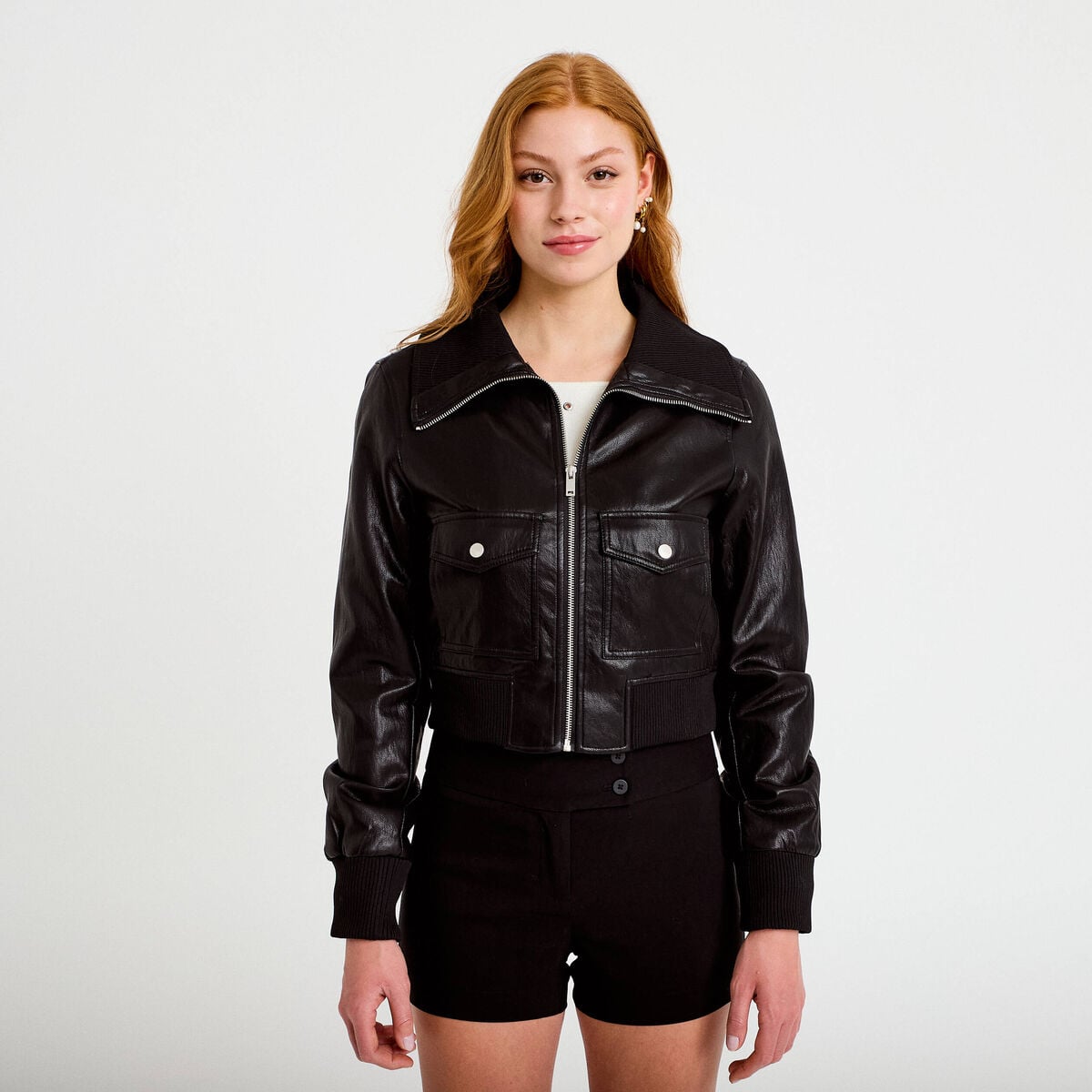 Bomber ajust&eacute; cropped similicuir noir femme