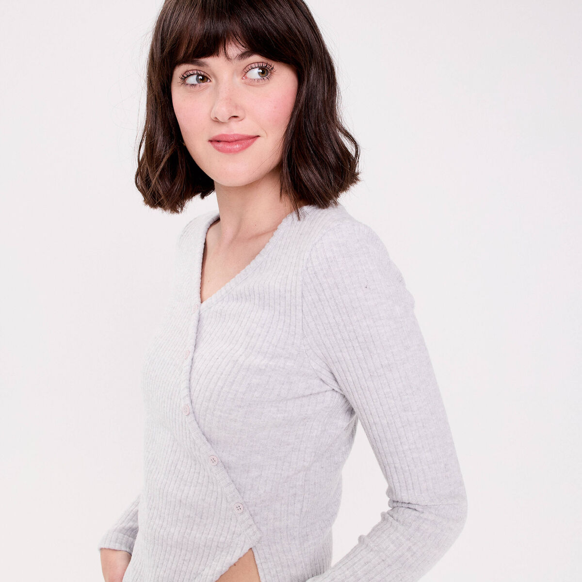 Pull duveteux col rond manches longues gris clair femme