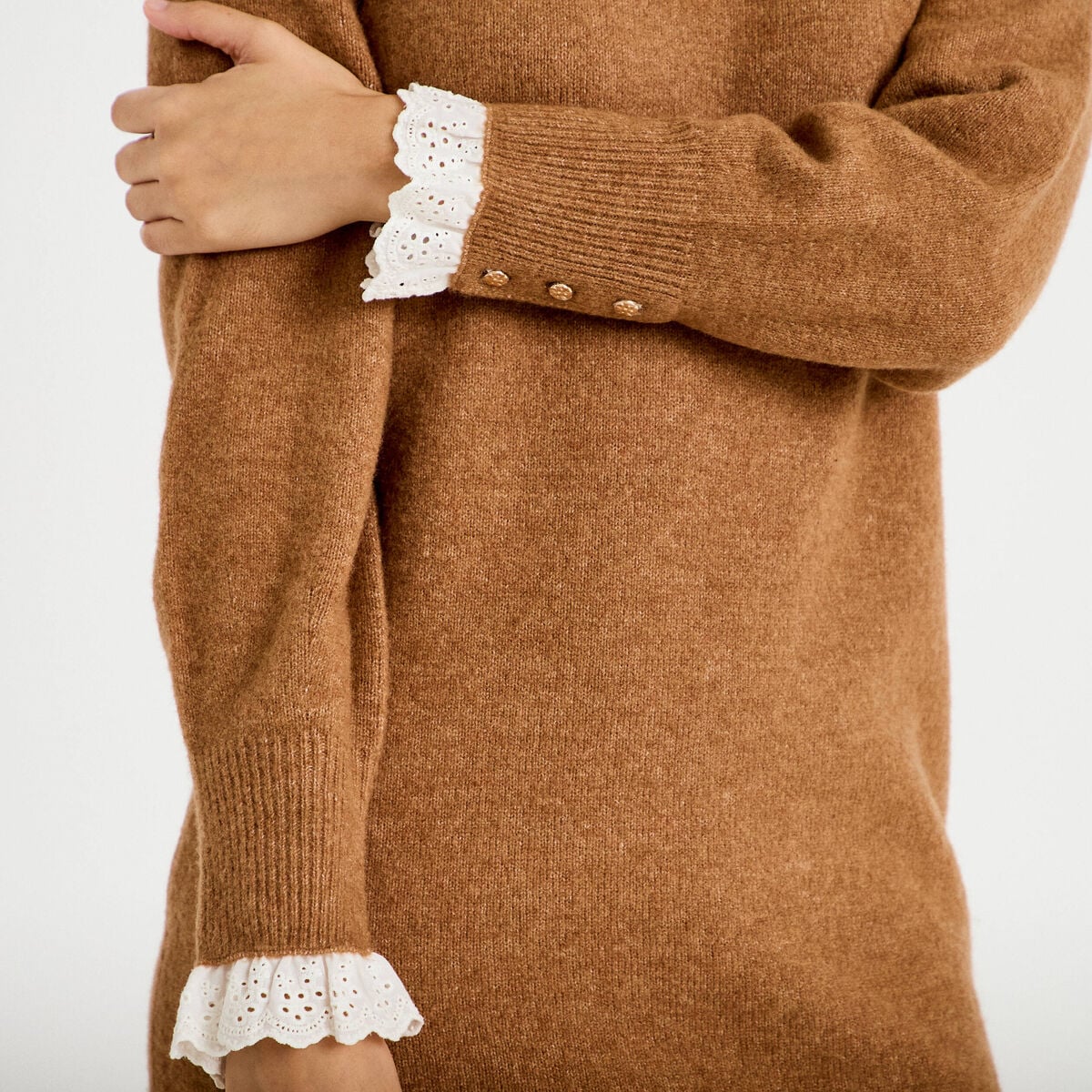 Robe pull ajust&eacute;e col rond dentelle camel femme
