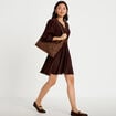 Robe courte &eacute;vas&eacute;e col v manches 3/4 marron fonc&eacute; femme