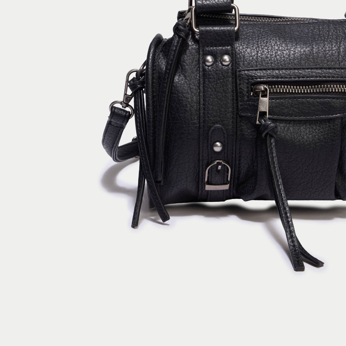 Sac port&eacute; main noir femme