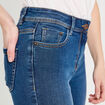 Pantacourt slim en jean denim stone femme