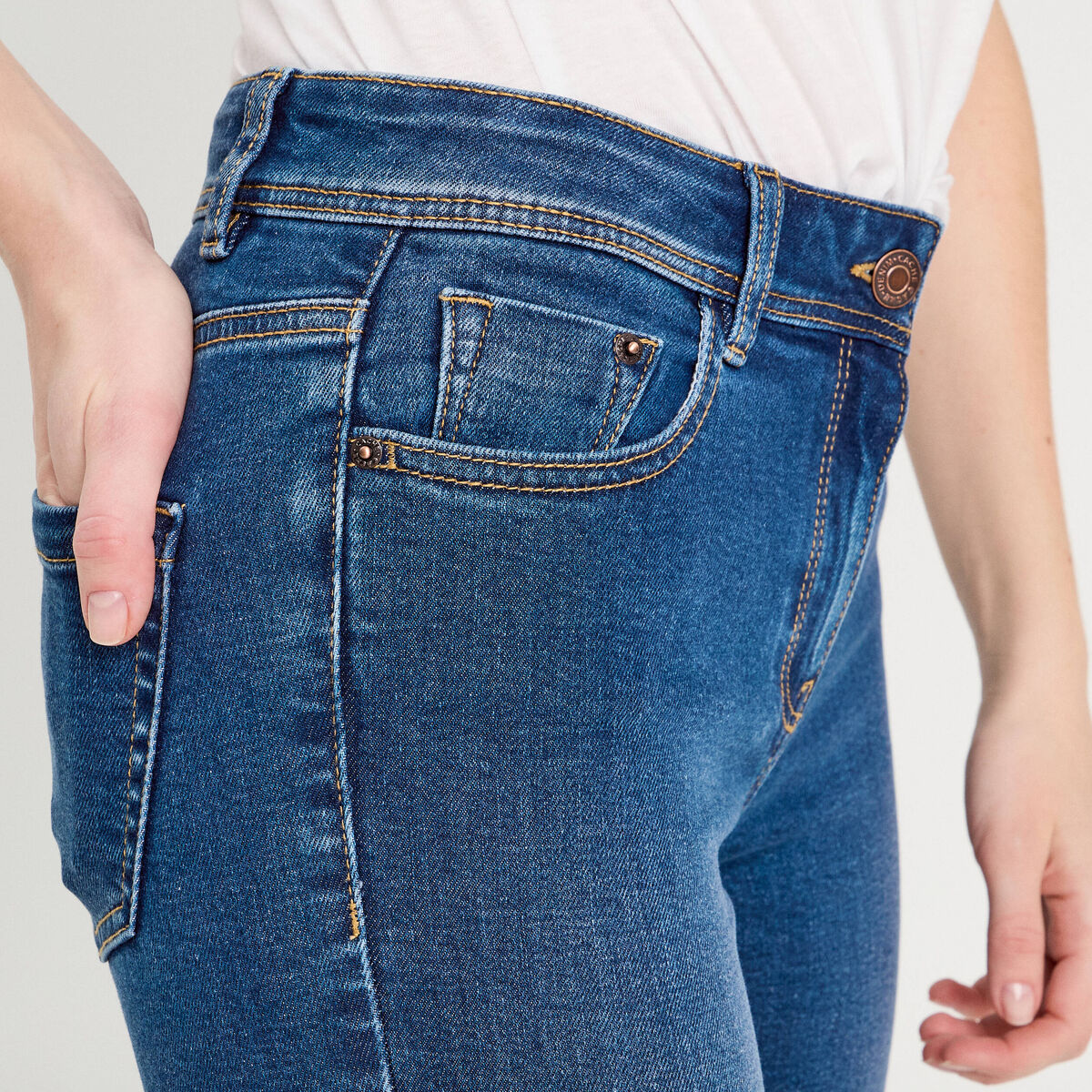 Pantacourt slim en jean denim stone femme