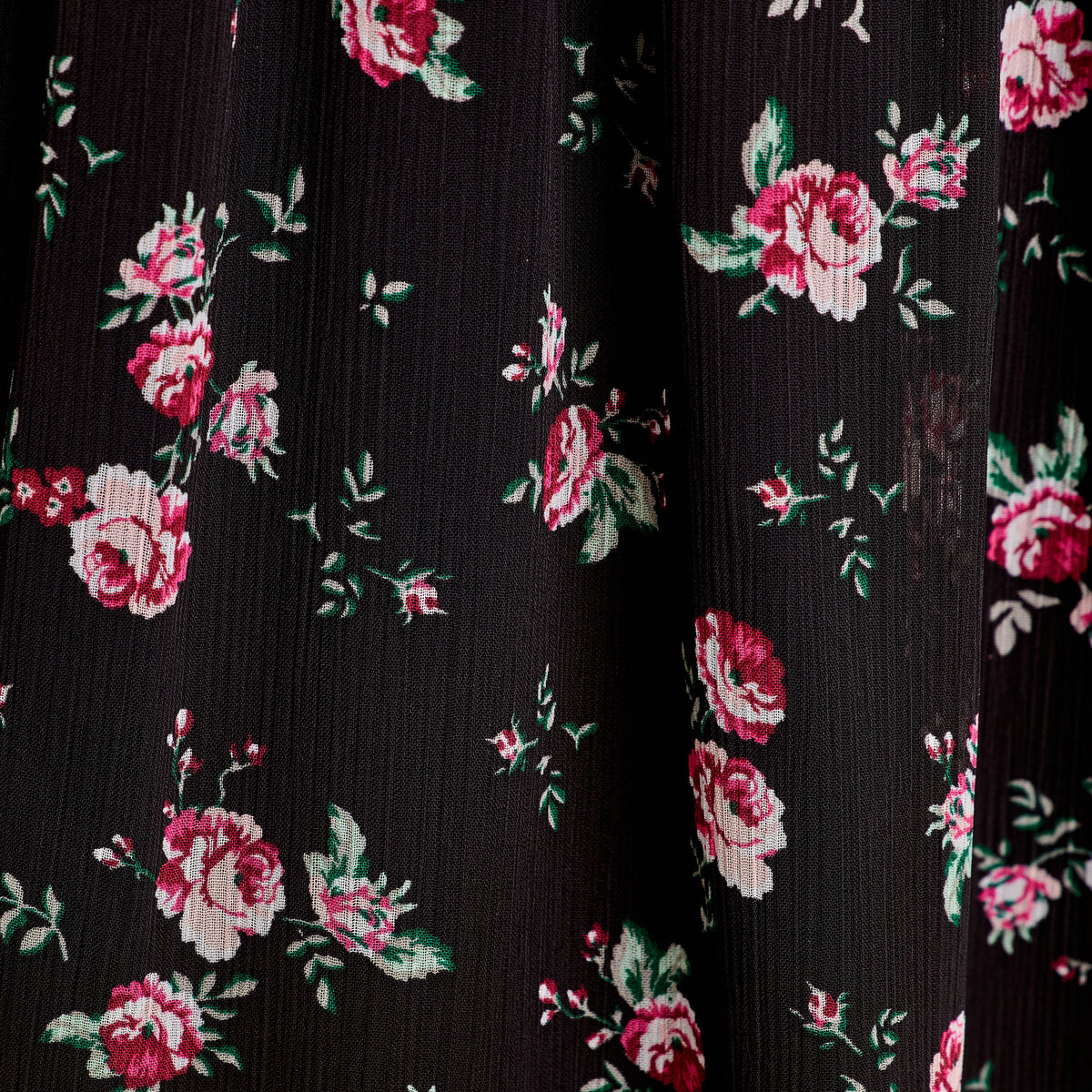 Robe longue &eacute;vas&eacute;e volants noir femme