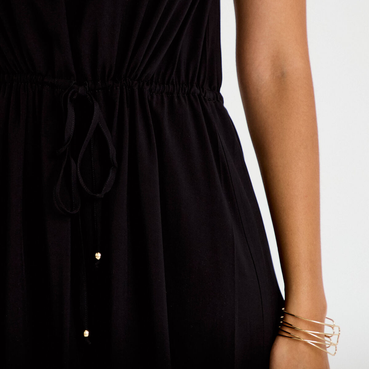 Robe longue &eacute;vas&eacute;e col v sans manches noir femme