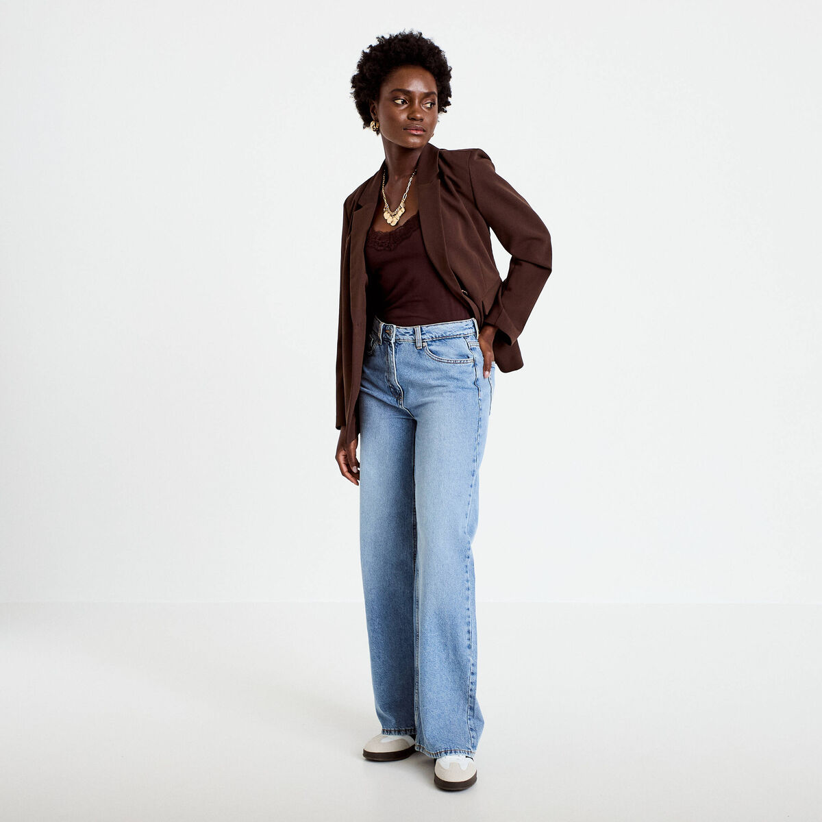 D&eacute;bardeur ajust&eacute; d&eacute;collet&eacute; dentelle marron femme