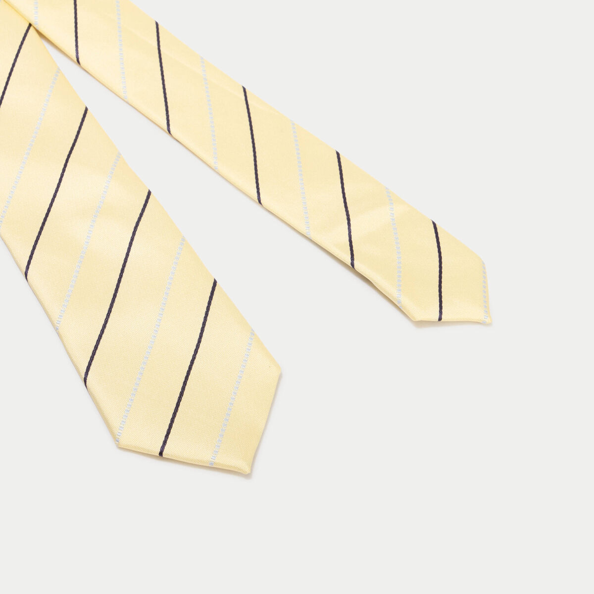 Cravate satin&eacute;e jaune pastel femme