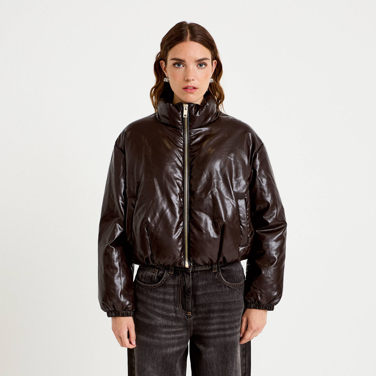 Doudoune cropped similicuir col montant marron fonc&eacute; femme
