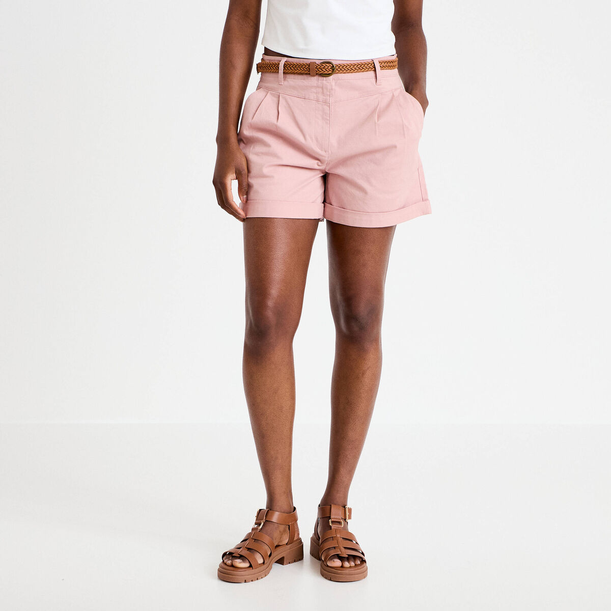 Short chino ceintur&eacute; rose pastel femme