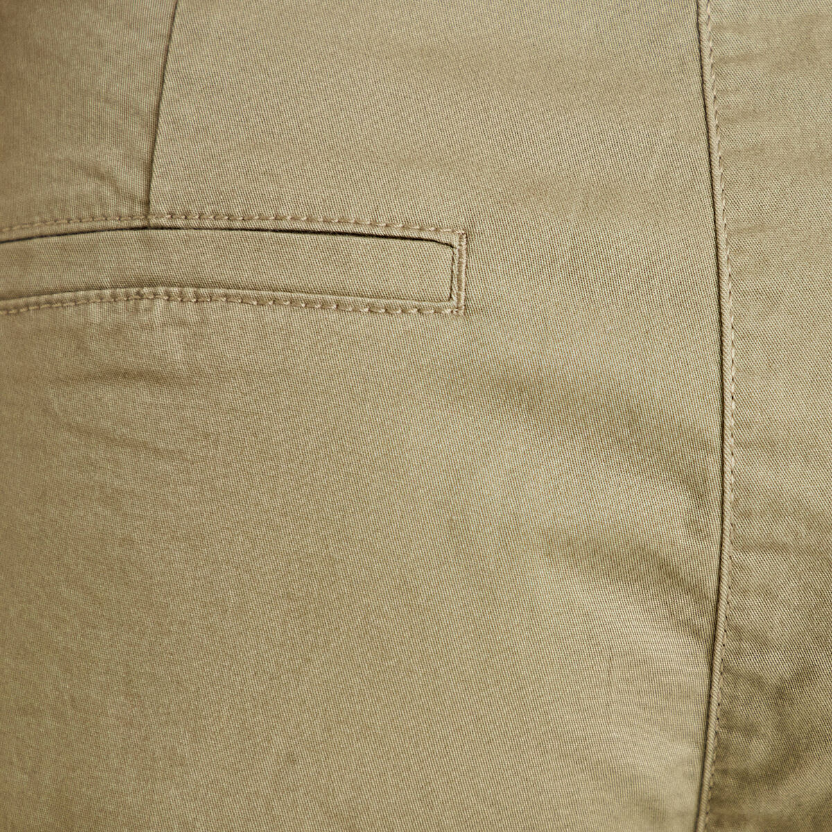 Short chino ceintur&eacute; vert femme