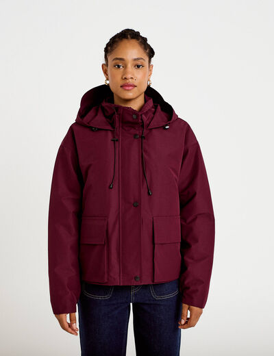 Veste courte bas resserr&eacute; &agrave; capuche bordeaux femme