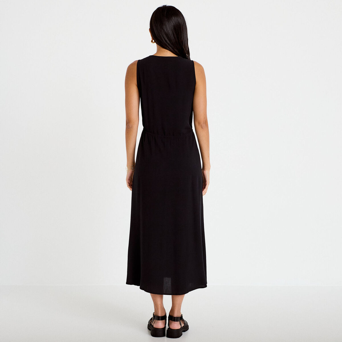 Robe longue &eacute;vas&eacute;e col v sans manches noir femme