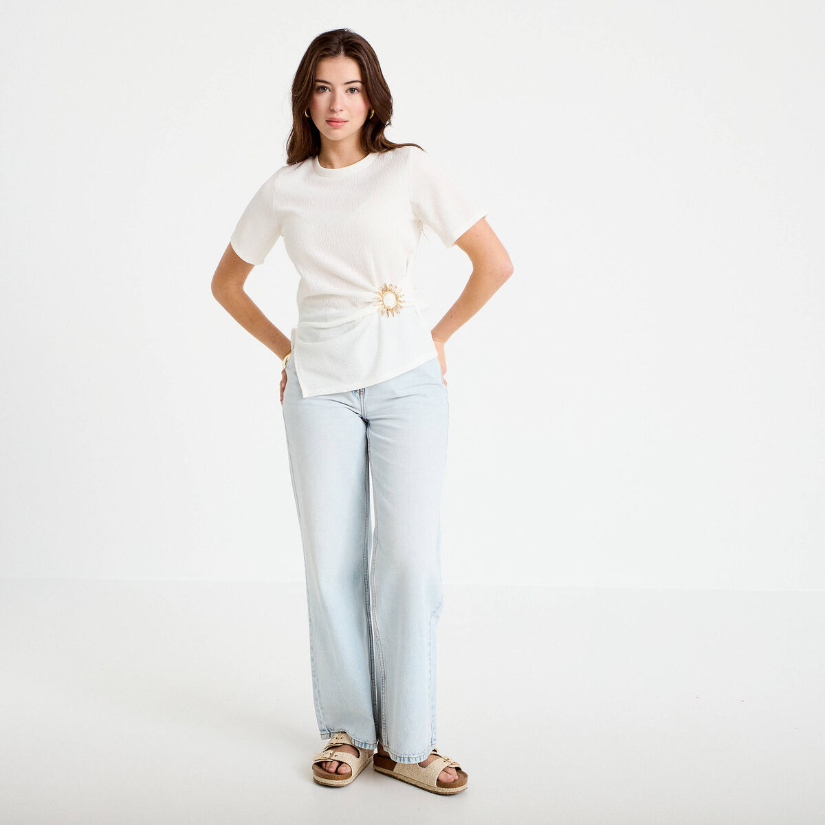 T-shirt cintr&eacute; col rond manches courtes ecru femme