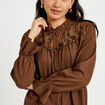 Blouse droite manches longues pliss&eacute;e marron femme