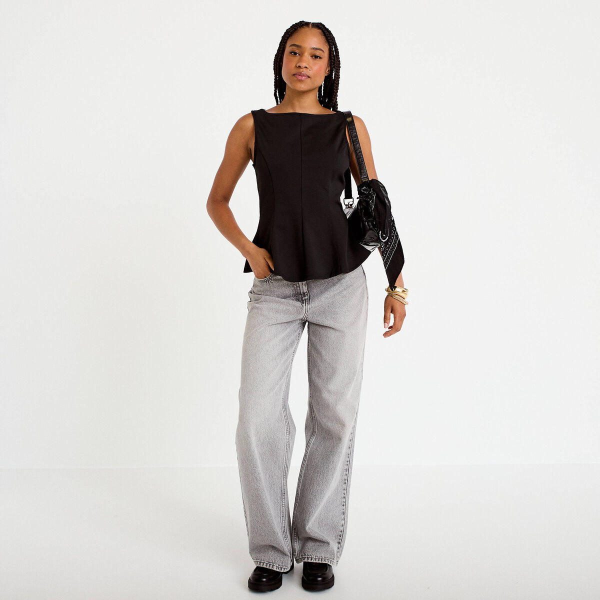 Top p&eacute;plum sans manches col rond noir femme