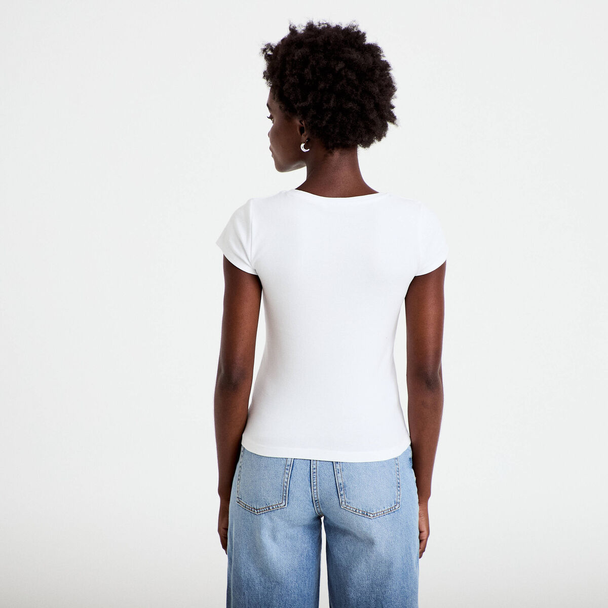 T-shirt ajust&eacute; col v manches courtes blanc femme