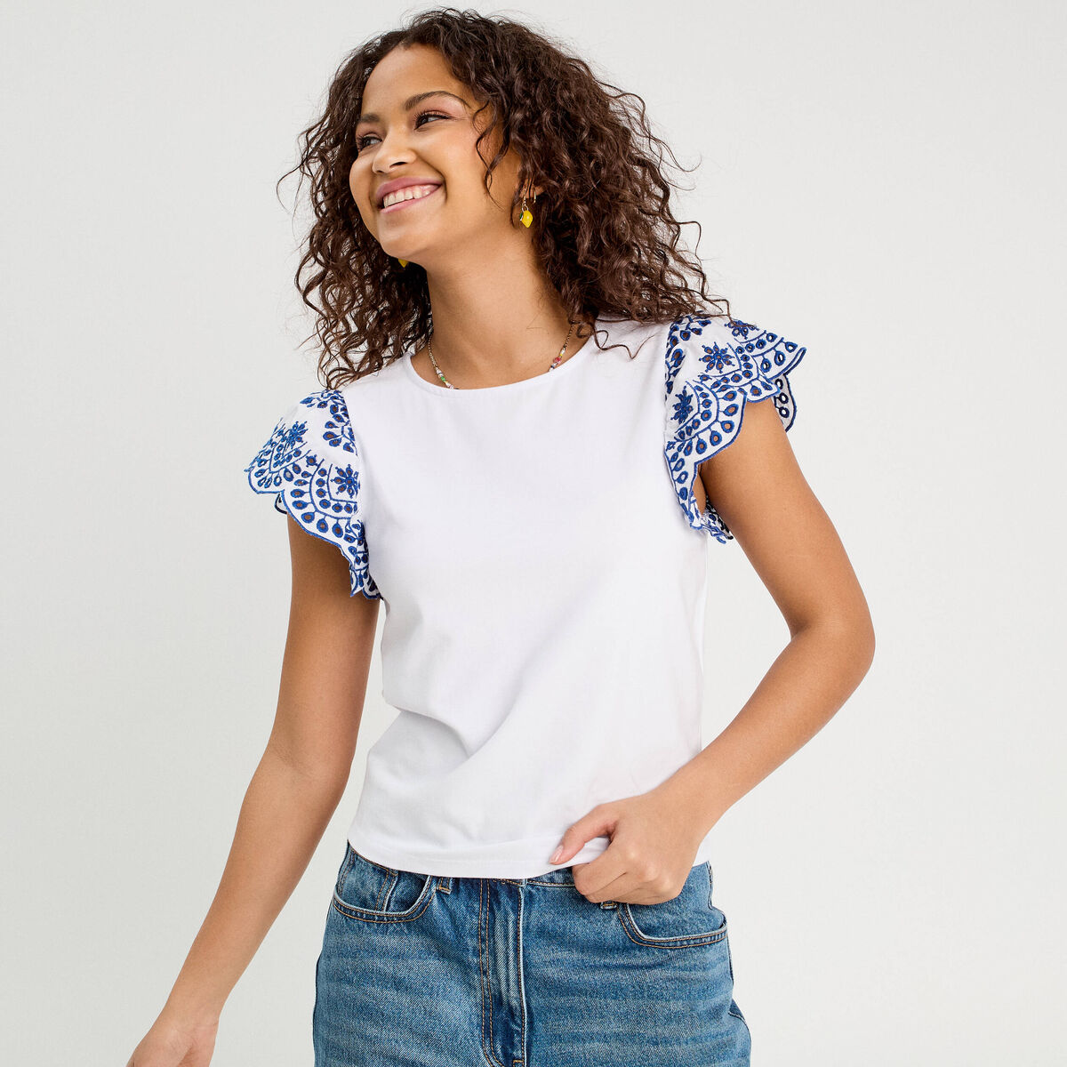 T-shirt manches brod&eacute;es blanc femme