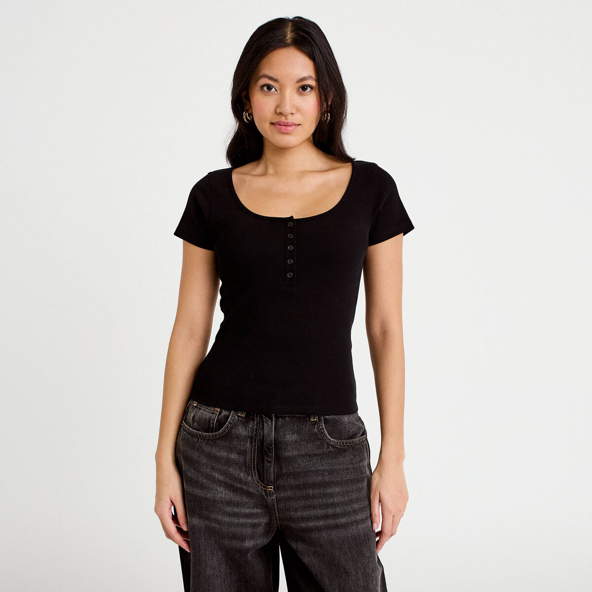 T-shirt c&ocirc;tel&eacute; noir femme