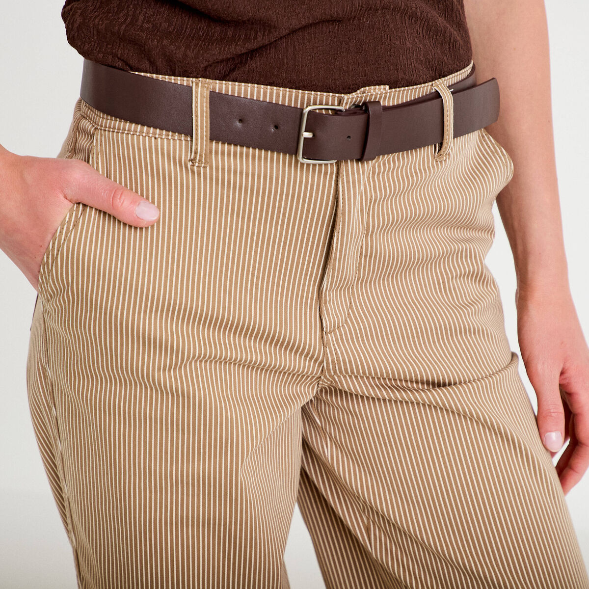 Pantalon chino 7/8&egrave;me taille &eacute;lastiqu&eacute;e taupe femme