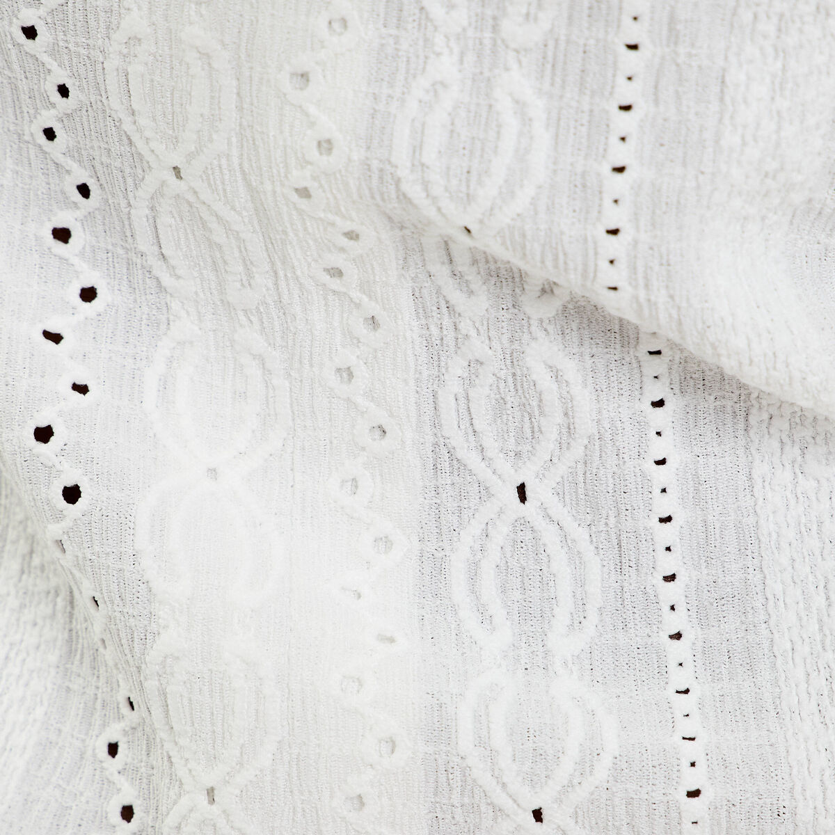 Blouse ajour&eacute;e col claudine dentelle ecru femme