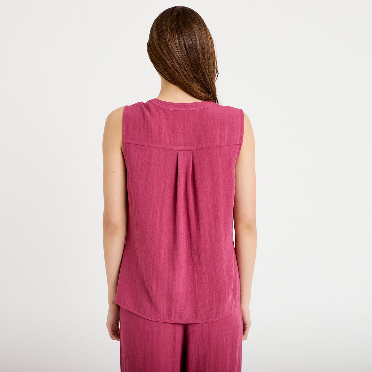 Blouse sans manches col tunisien pliss&eacute; prune femme