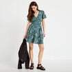 Robe courte &eacute;vas&eacute;e col v manches courtes bleu femme