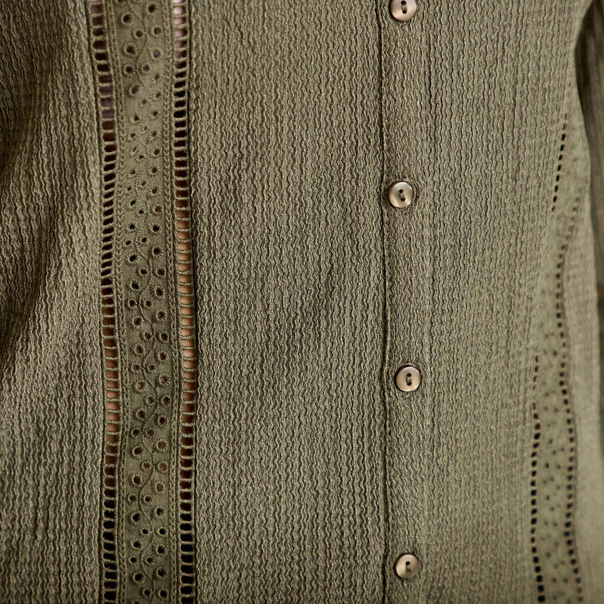 Blouse broderie col V manches longues vert kaki femme