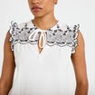 Blouse d&eacute;collet&eacute; sans manches brod&eacute;e noir femme