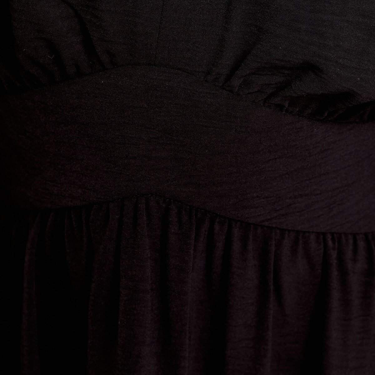 Robe courte &eacute;vas&eacute;e col v manches 3/4 noir femme