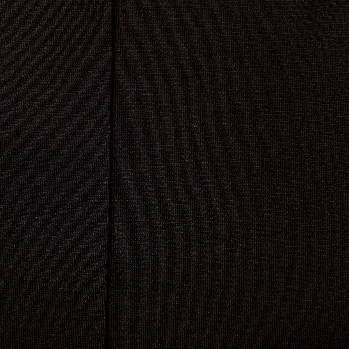 Top p&eacute;plum sans manches col rond noir femme